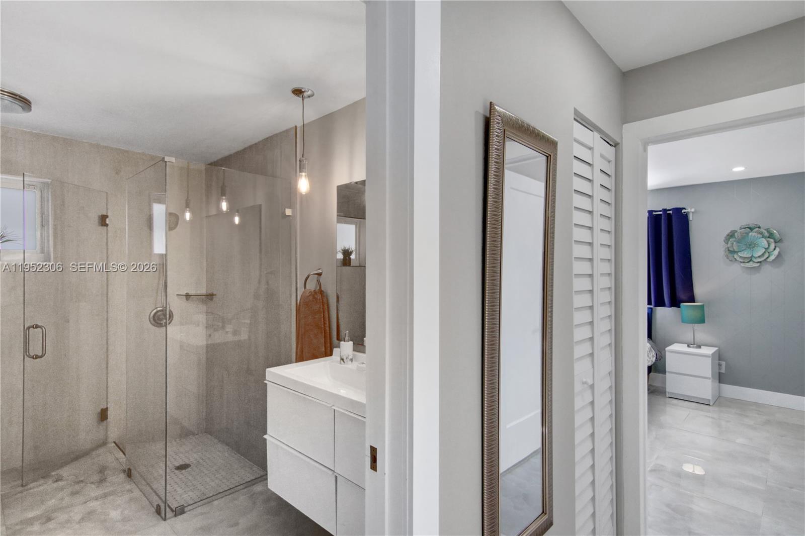 COUNTRY CLUB HOMES - Residential