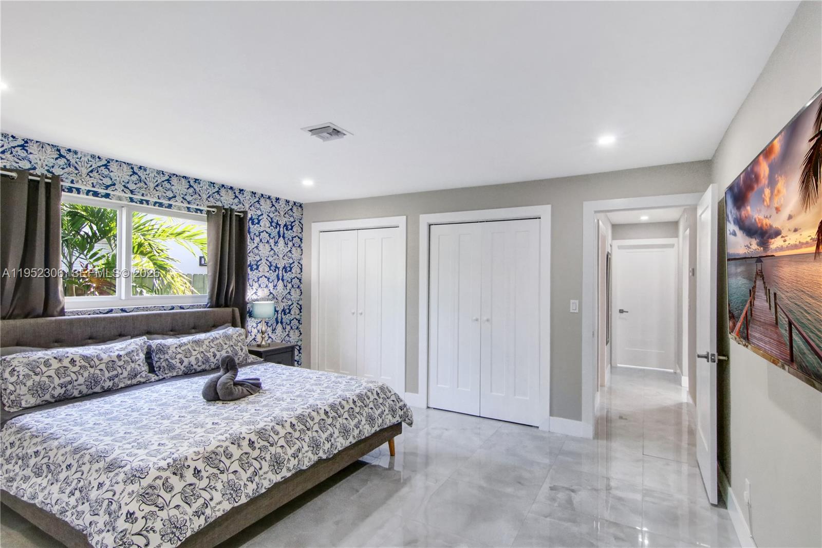 COUNTRY CLUB HOMES - Residential