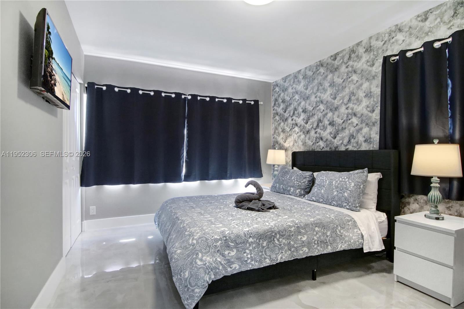 COUNTRY CLUB HOMES - Residential