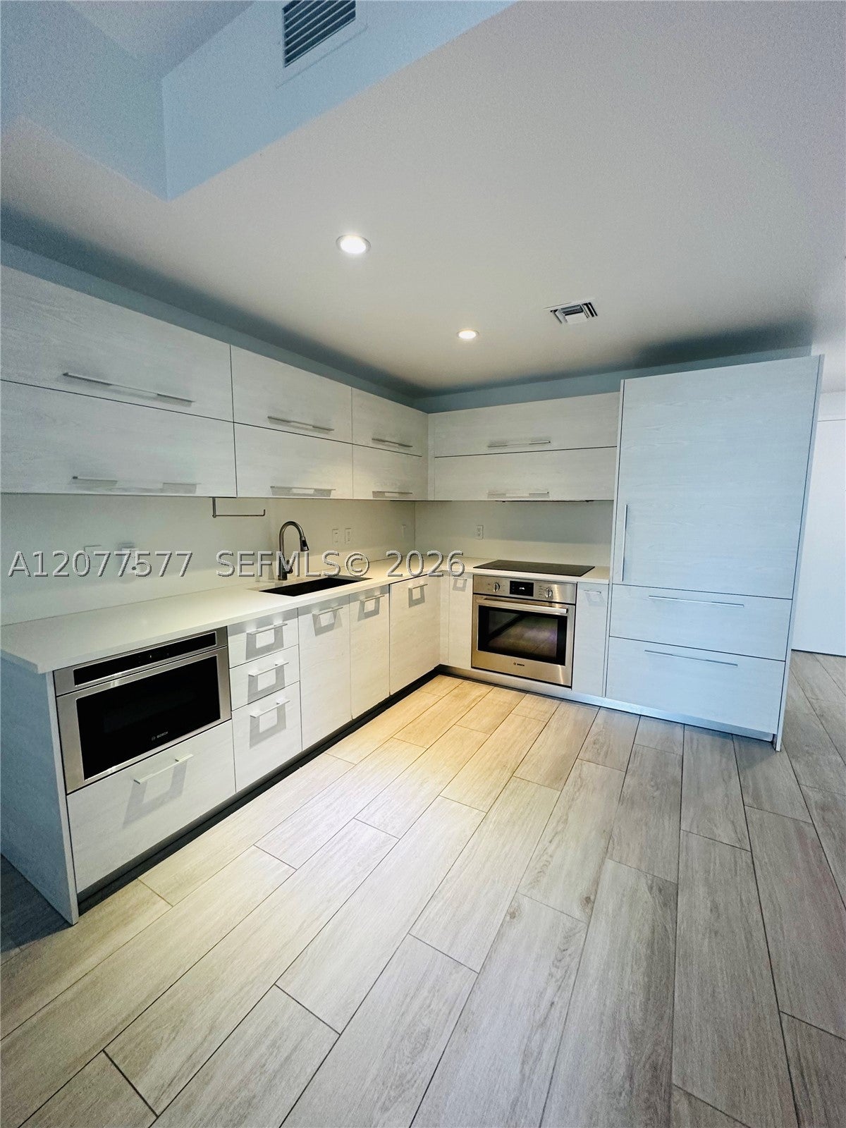 45 SW 9th St 1202