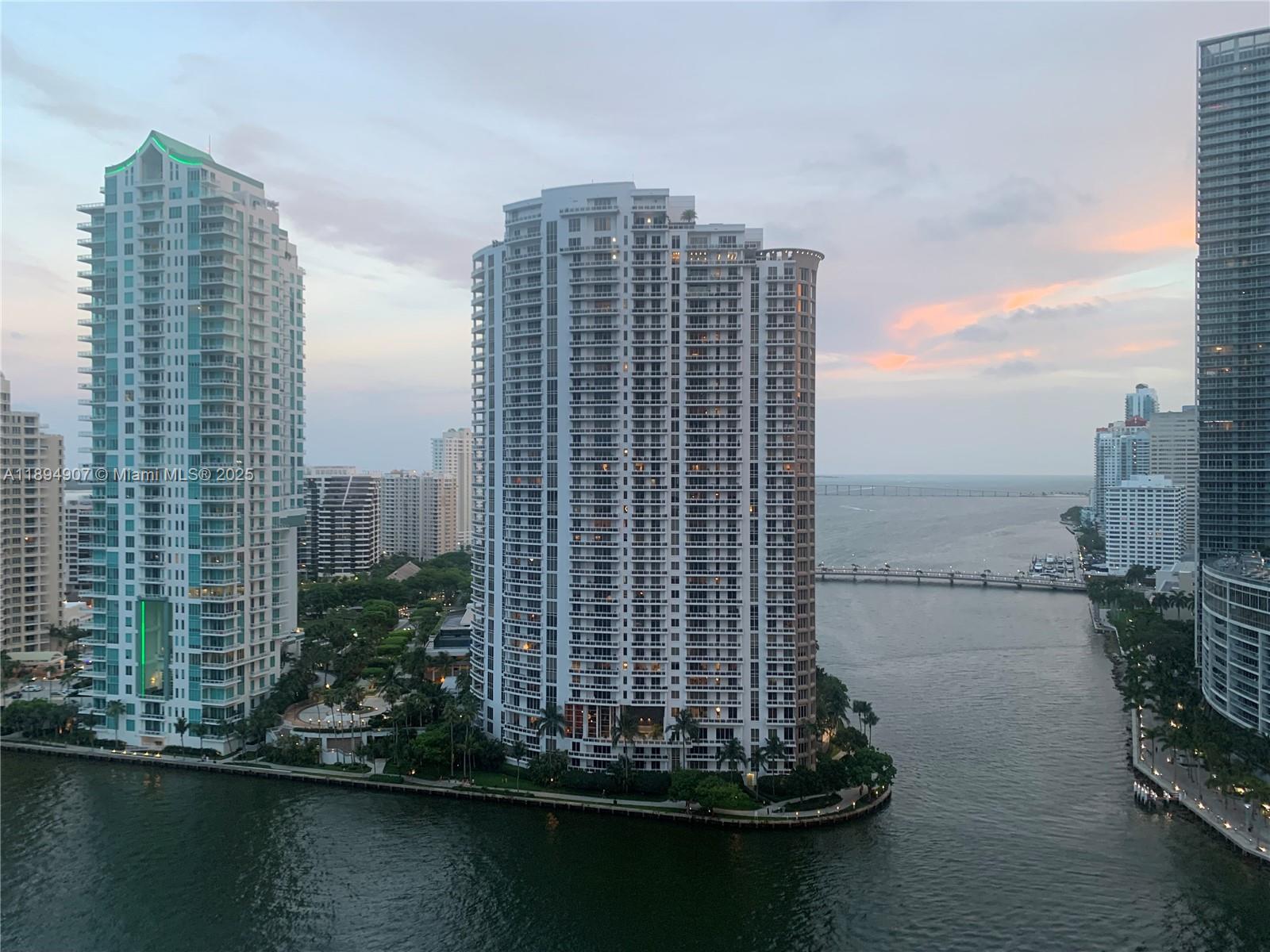 MET 1 CONDO - Residential Lease