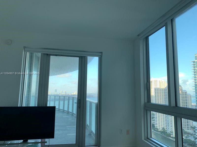 MET 1 CONDO - Residential Lease