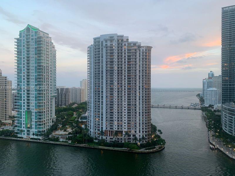 MET 1 CONDO - Residential Lease
