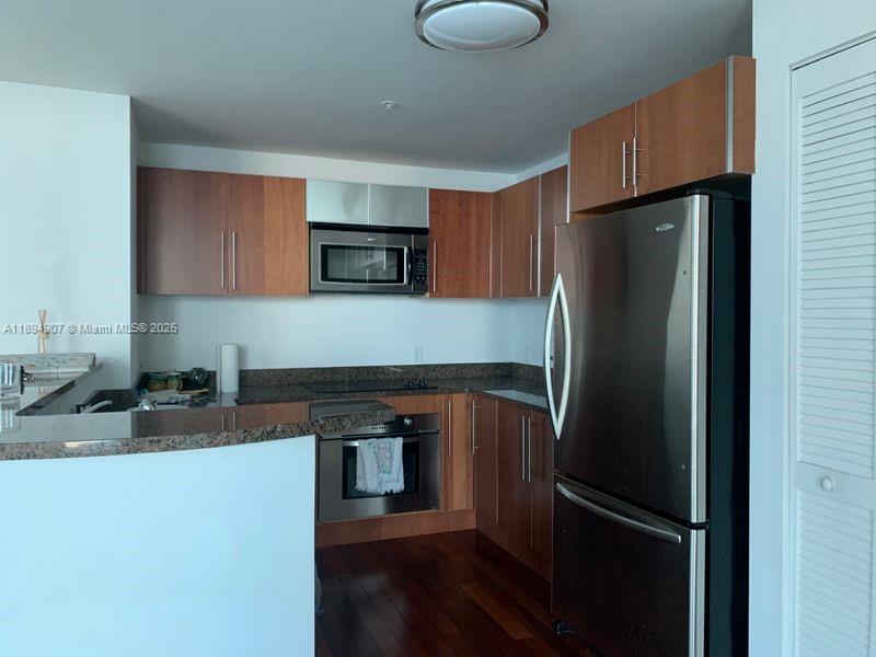 MET 1 CONDO - Residential Lease