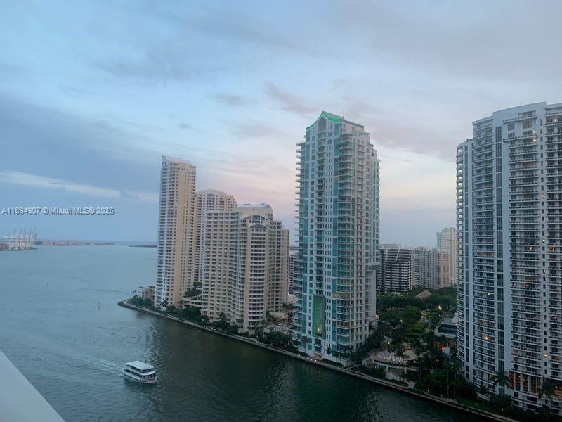 MET 1 CONDO - Residential Lease