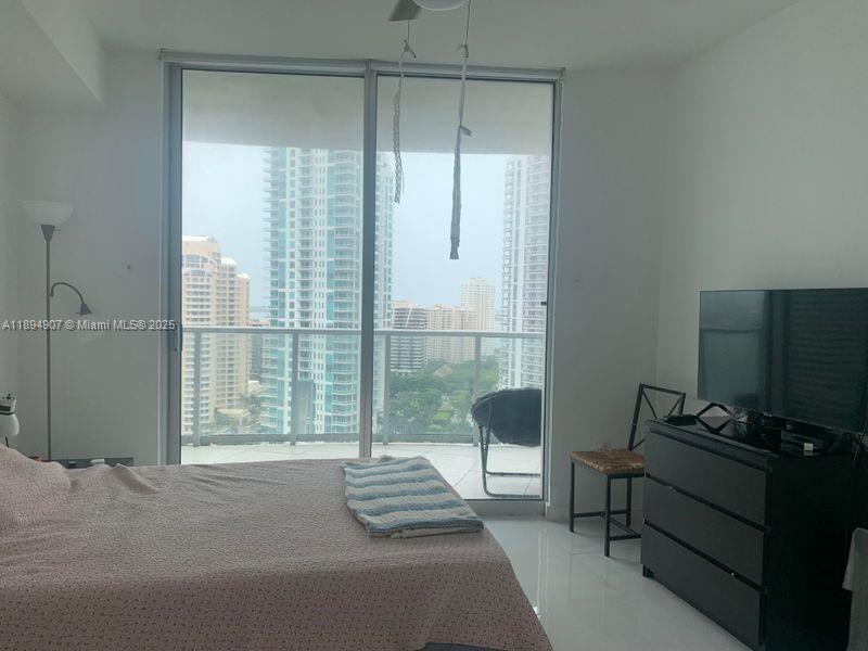 MET 1 CONDO - Residential Lease