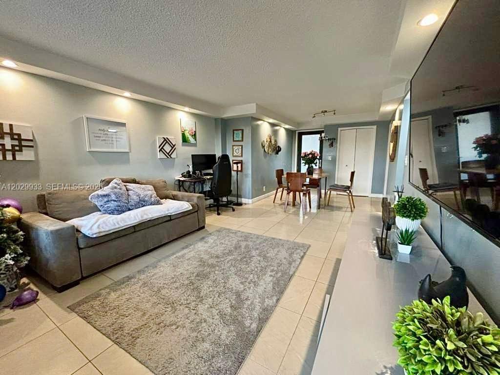 301 Golden Isles Dr 406