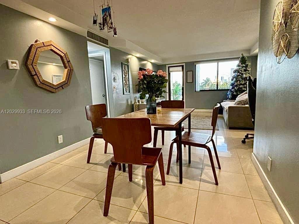 301 Golden Isles Dr 406
