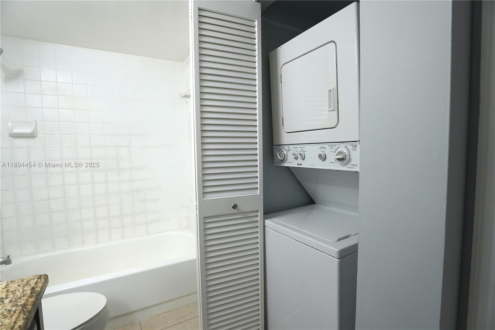 STERLING VILLAGES OF PALM - Residential Lease