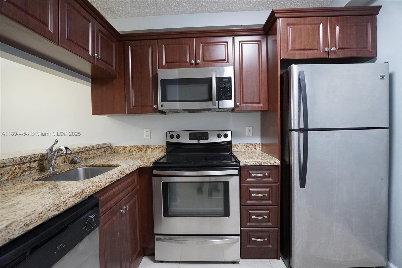 STERLING VILLAGES OF PALM - Residential Lease