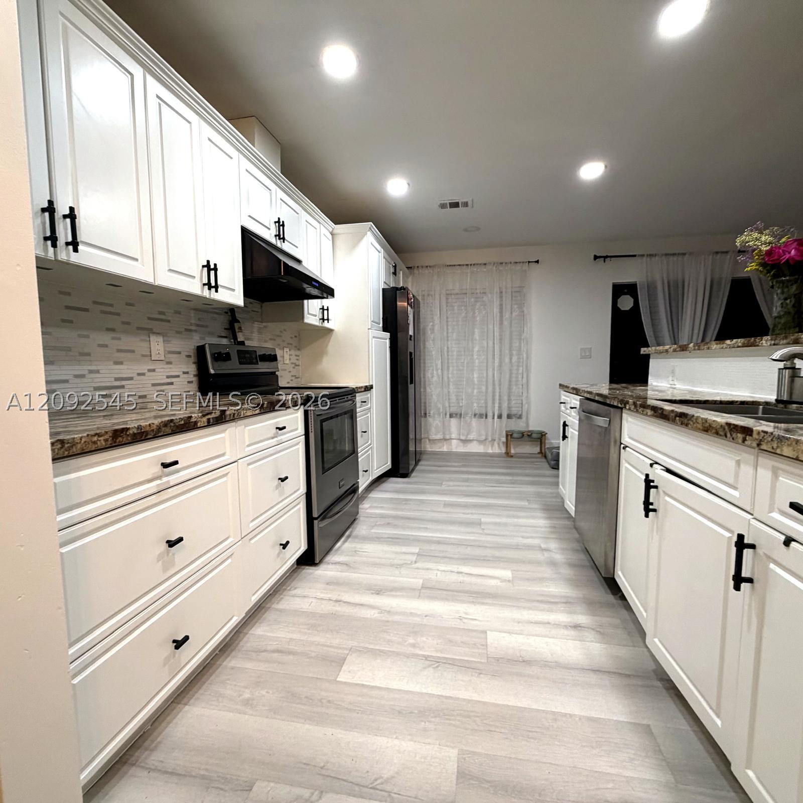 4678 NW 30th St