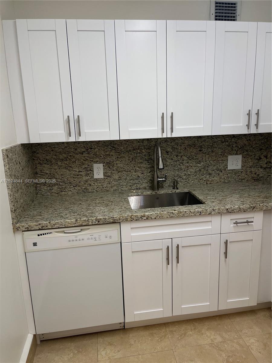 NEW HAMPTON AT CENTURY VI - Residential Lease