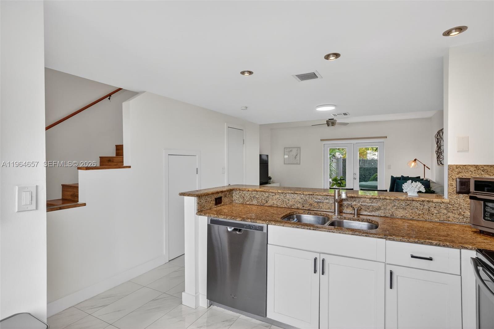 RESUBDIVISION OF LINDA TE - Residential