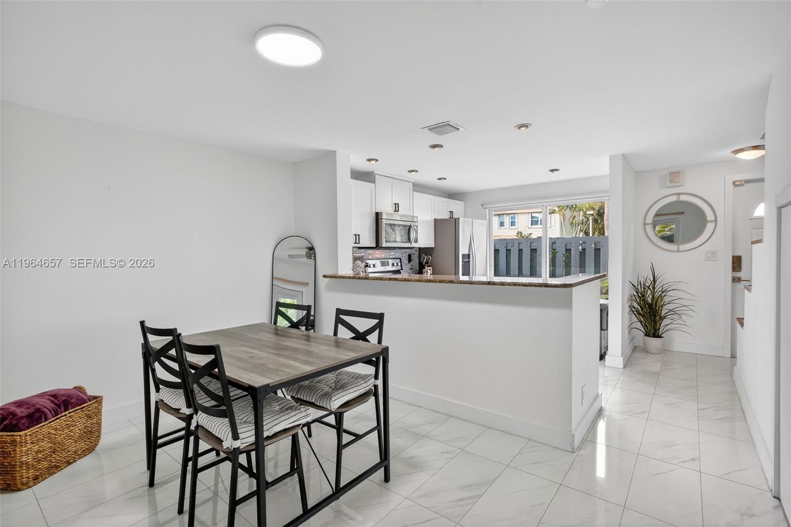 RESUBDIVISION OF LINDA TE - Residential