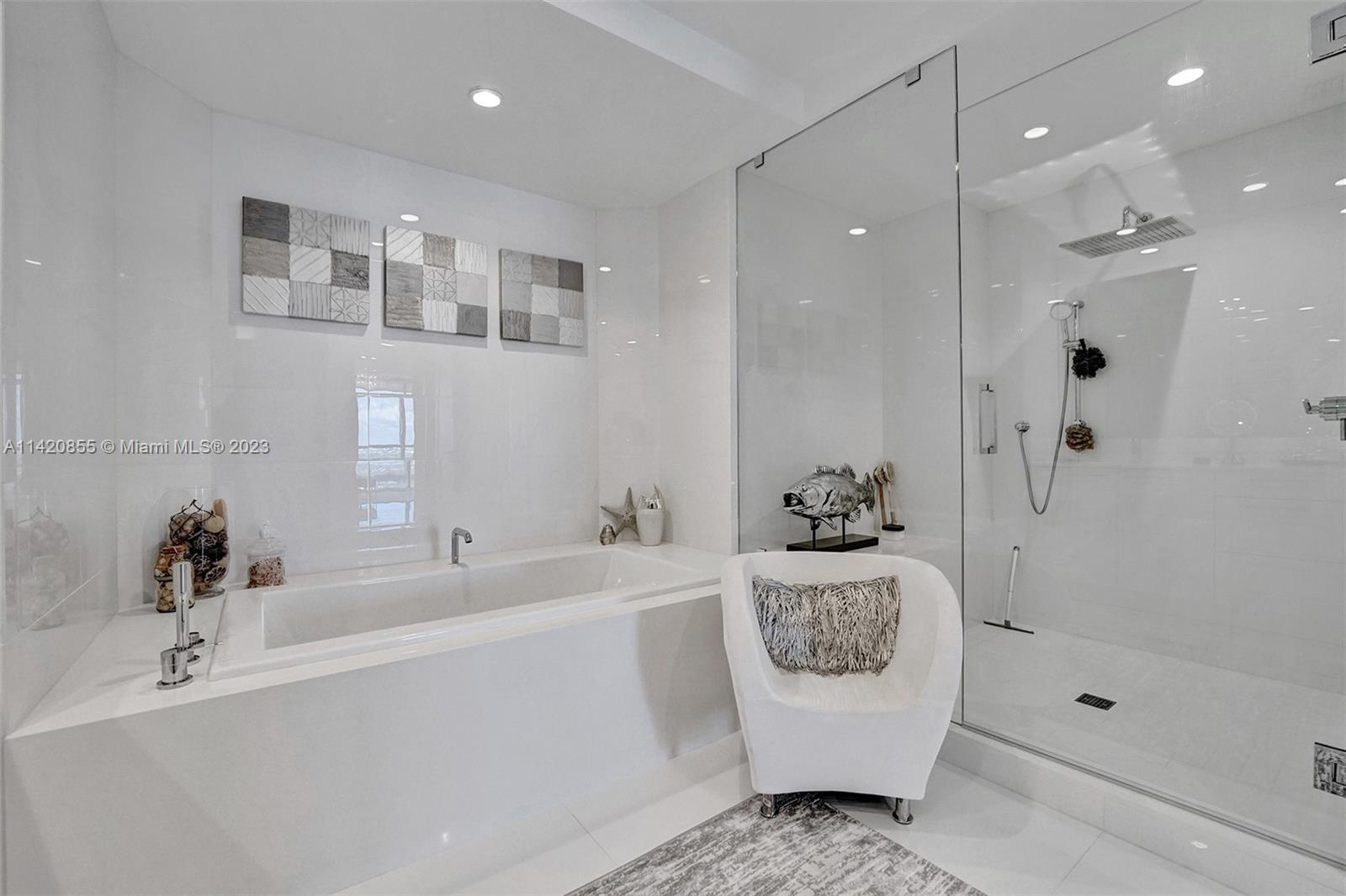 100 LAS OLAS CONDO - Residential