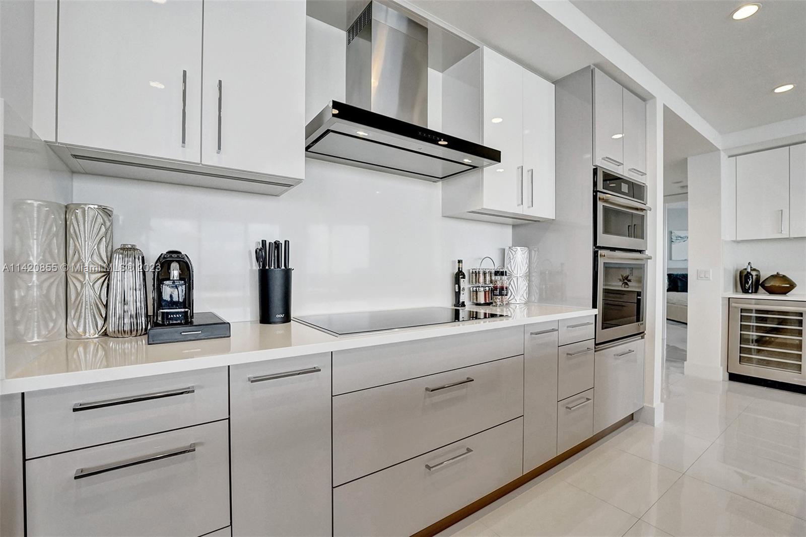 100 LAS OLAS CONDO - Residential