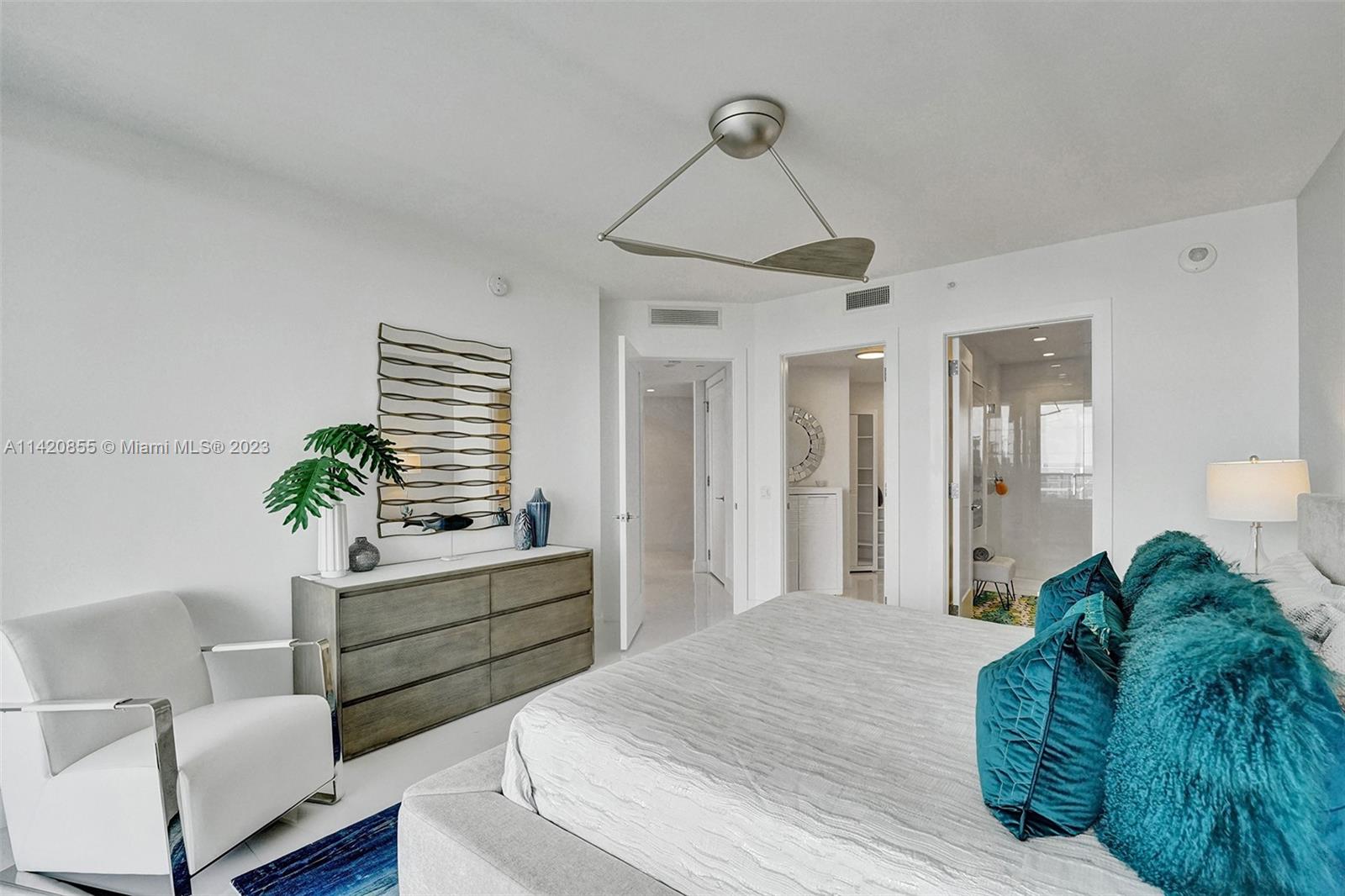 100 LAS OLAS CONDO - Residential