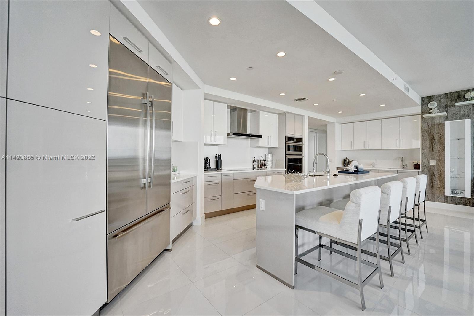 100 LAS OLAS CONDO - Residential