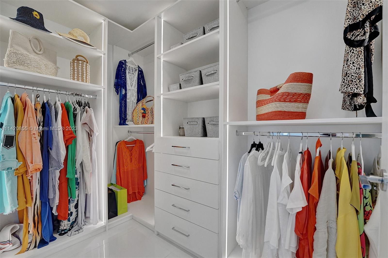 100 LAS OLAS CONDO - Residential