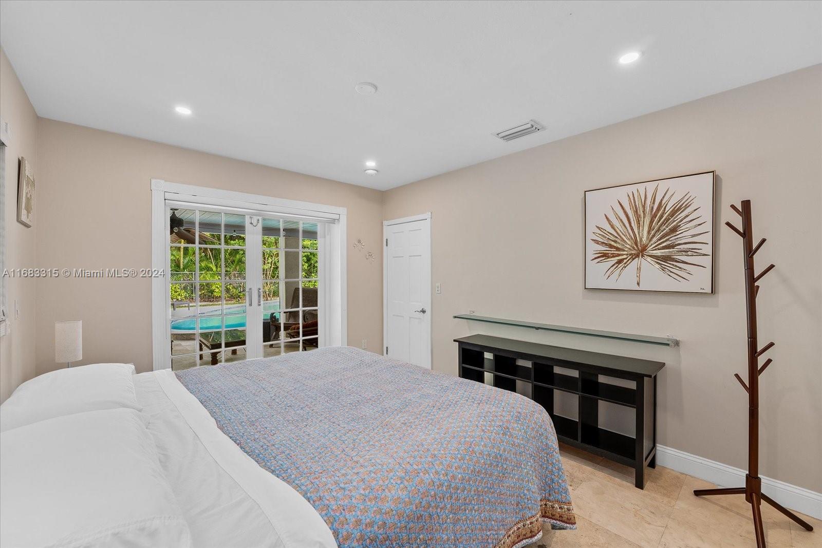 TROPICAL ISLE HOMES SUB 4 - Residential