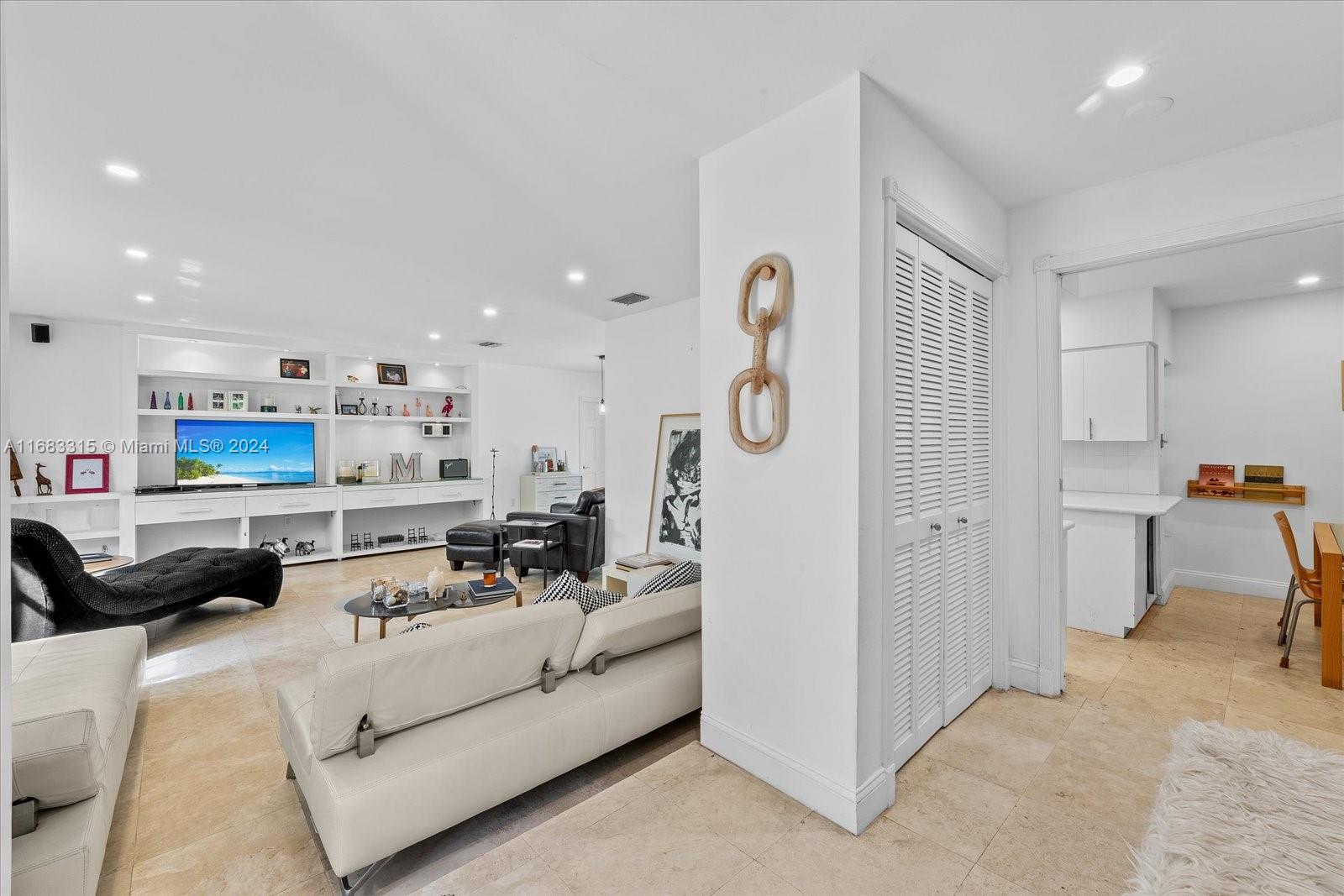 TROPICAL ISLE HOMES SUB 4 - Residential