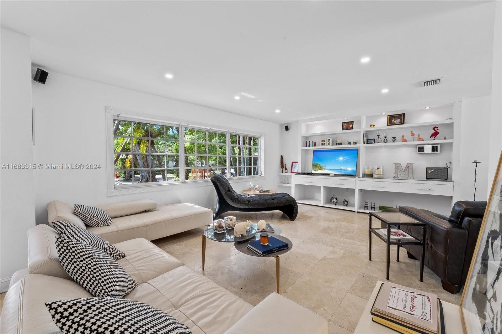 TROPICAL ISLE HOMES SUB 4 - Residential