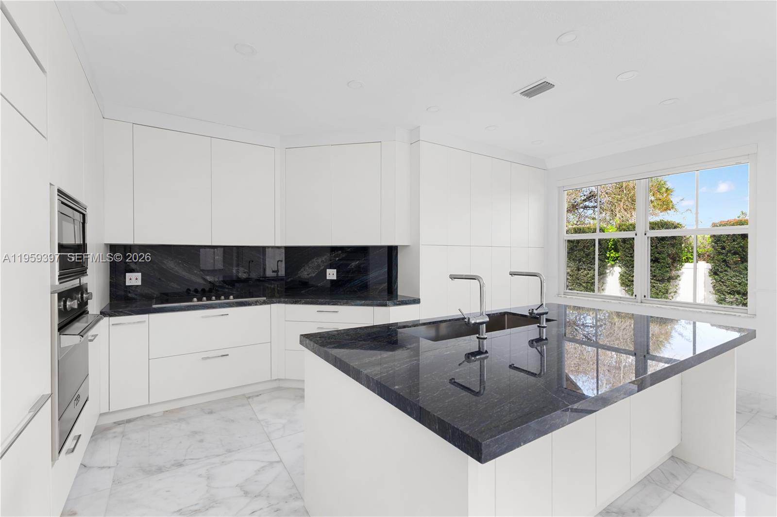 DORAL ISLES NORTH SEC ONE - Residential