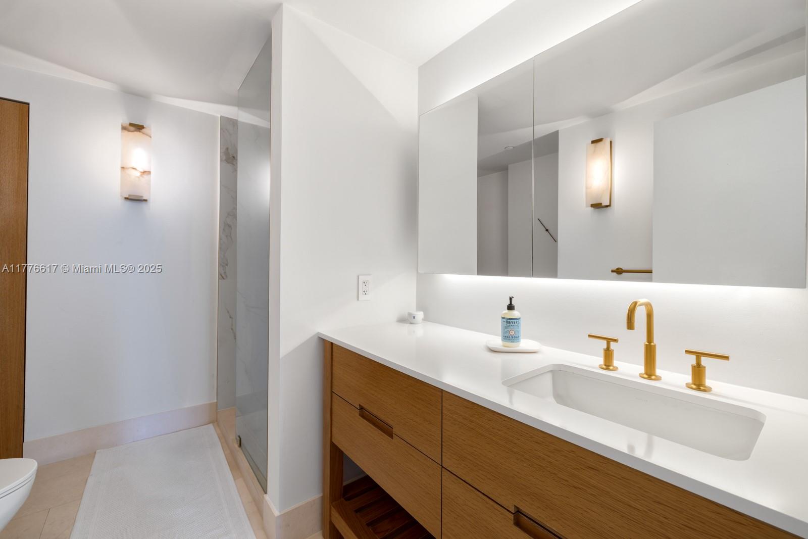 KENILWORTH CONDO - Residential