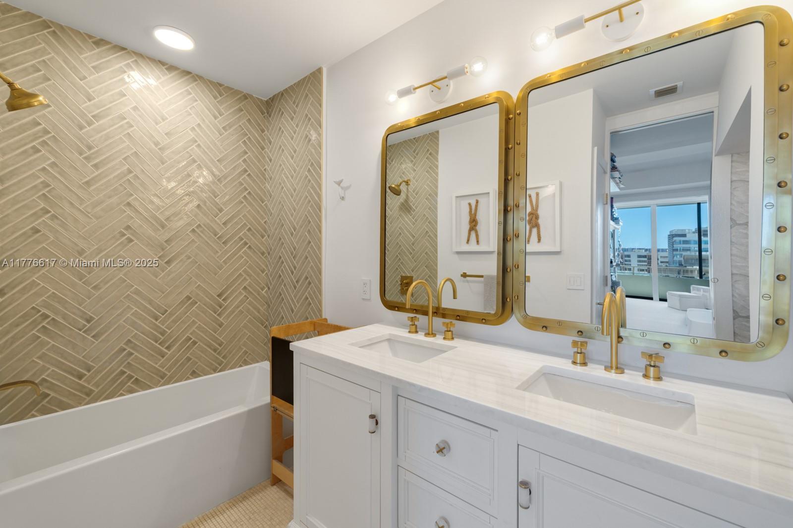 KENILWORTH CONDO - Residential