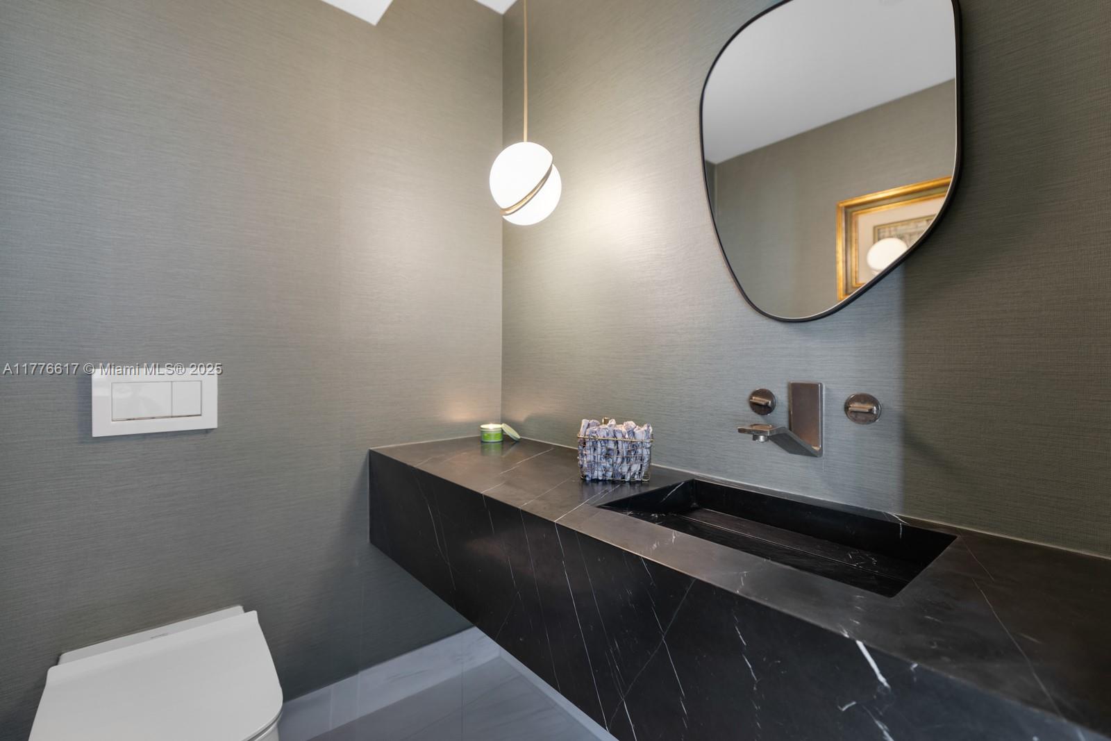 KENILWORTH CONDO - Residential