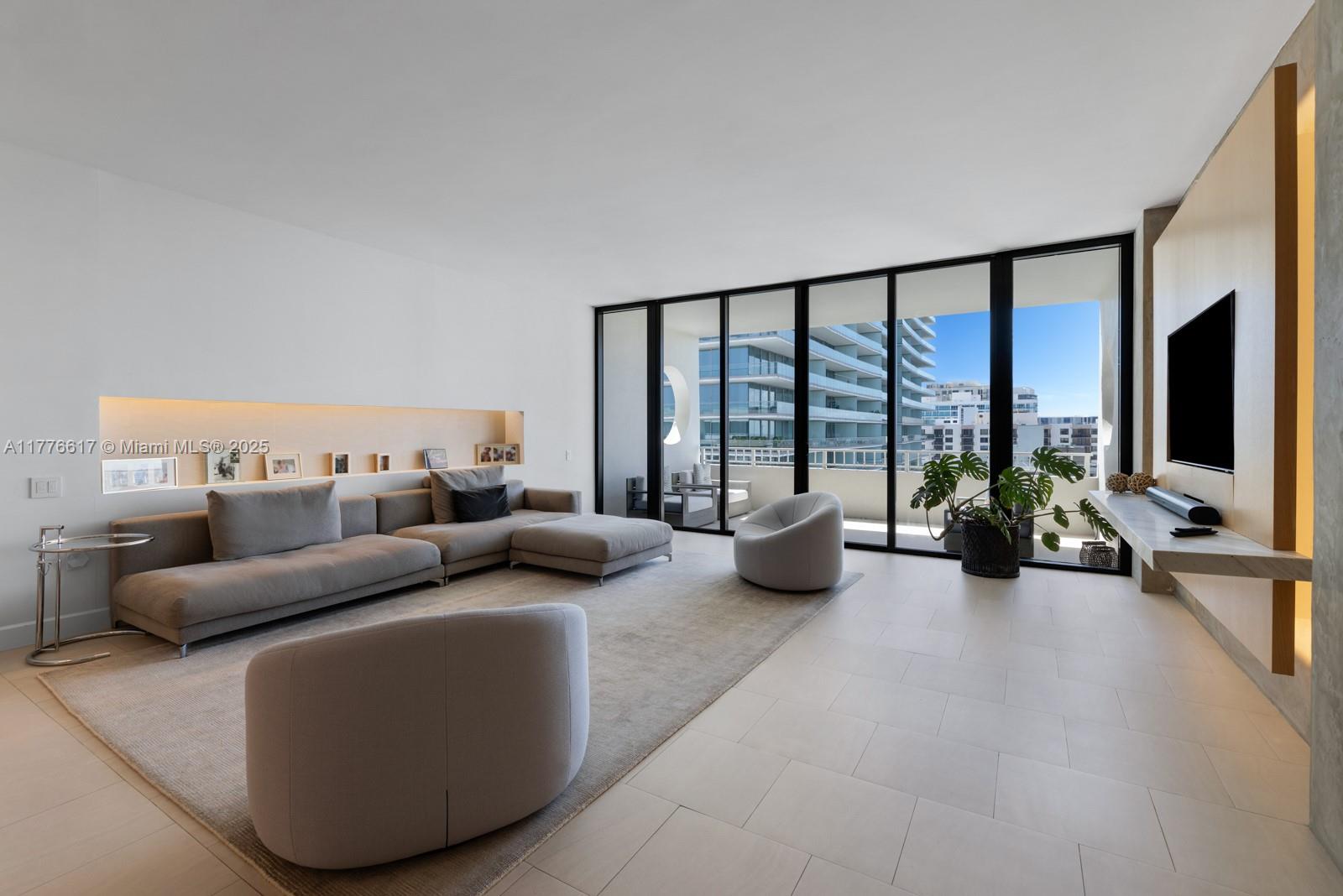 10205 Collins Ave PH3