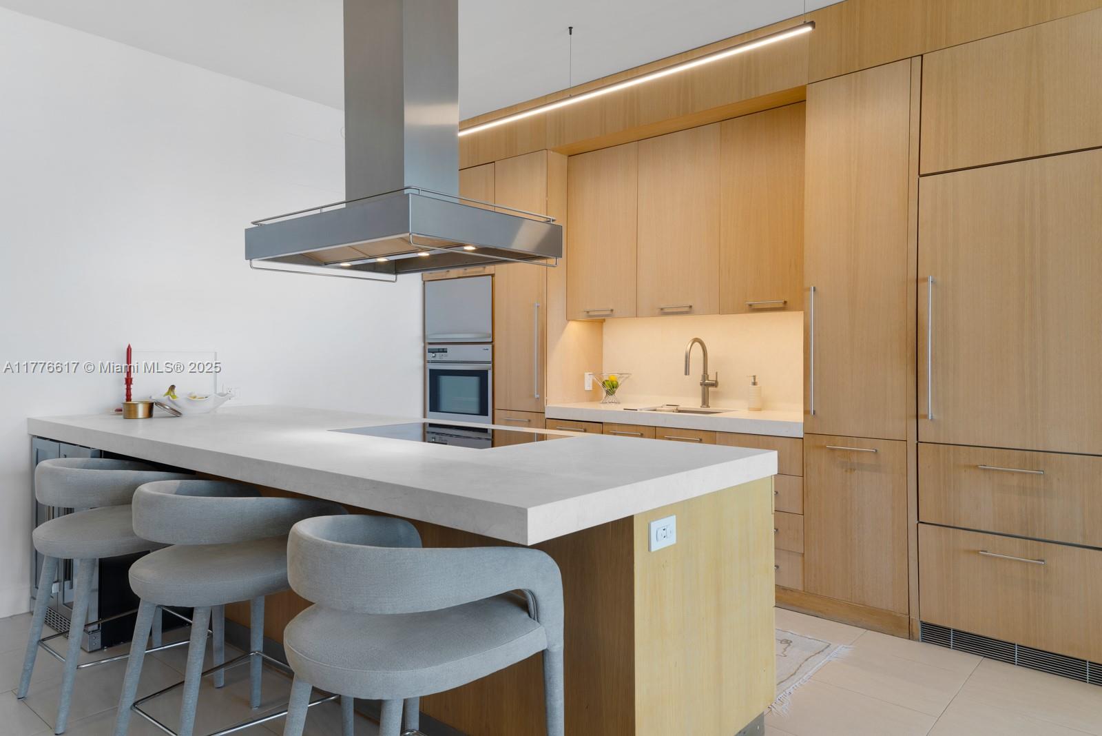 10205 Collins Ave PH3