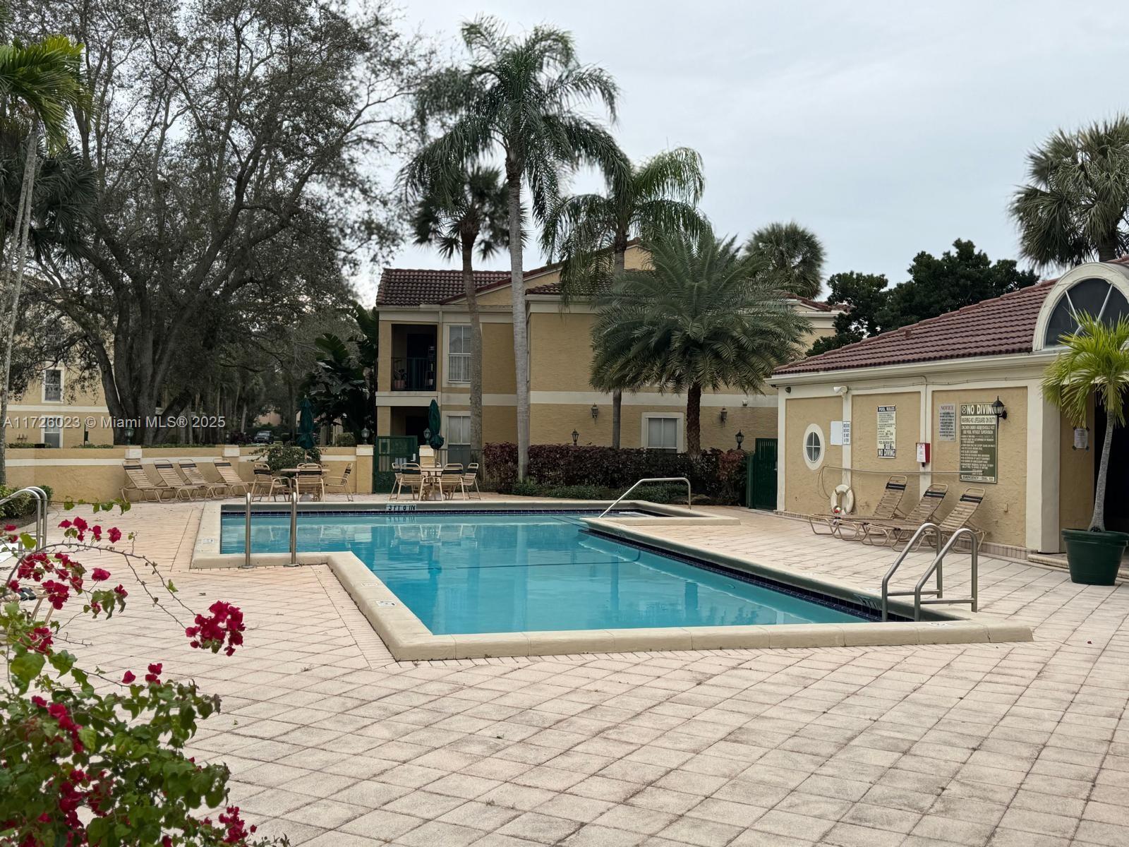 SAVANNAH AT RIVERSIDE CON - Residential