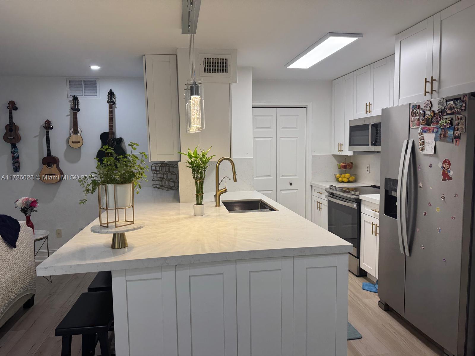 SAVANNAH AT RIVERSIDE CON - Residential