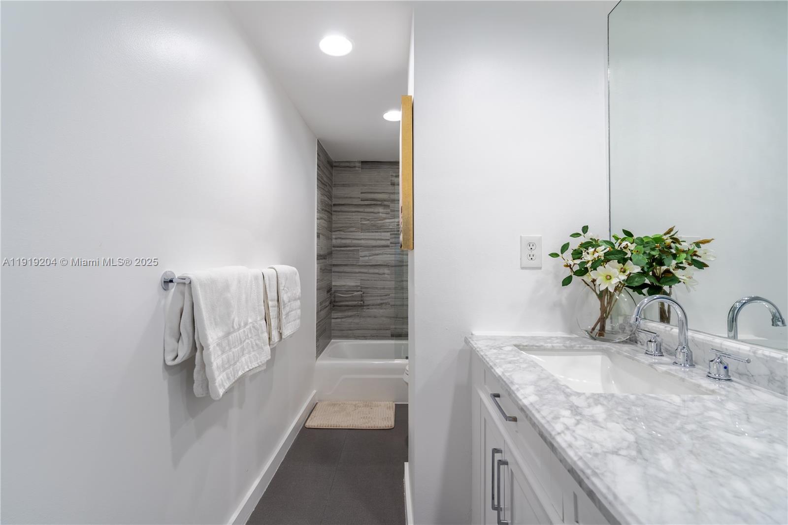 SIAN OCEAN RESIDENCES CON - Residential