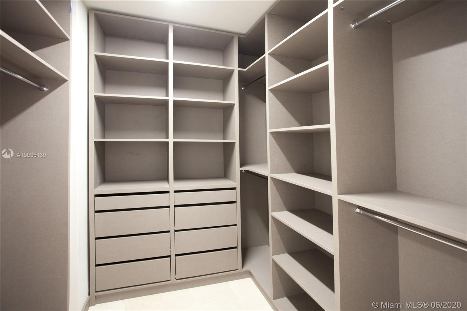 VILLA REGINA CONDO - Residential