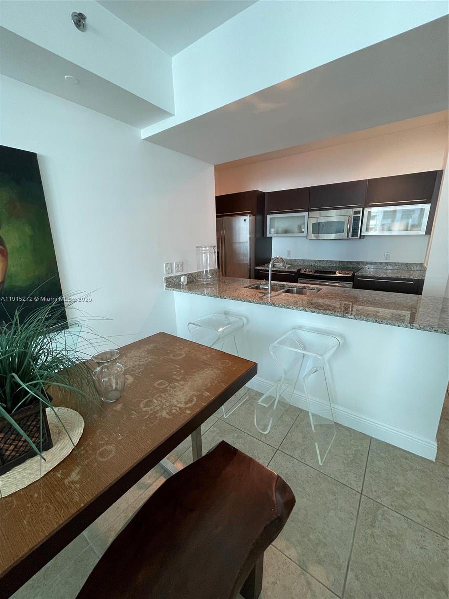 THE PLAZA 901 BRICKELL CO - Residential Lease