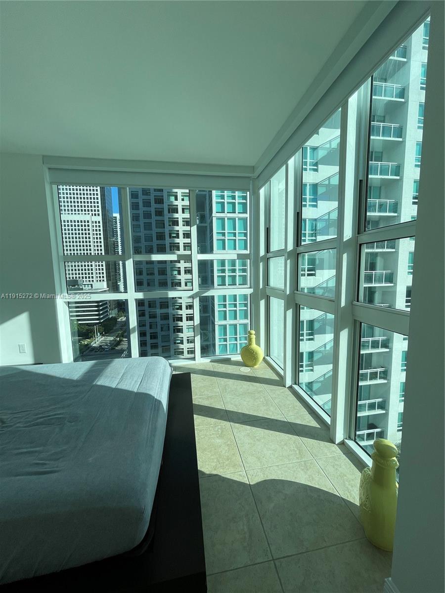 THE PLAZA 901 BRICKELL CO - Residential Lease