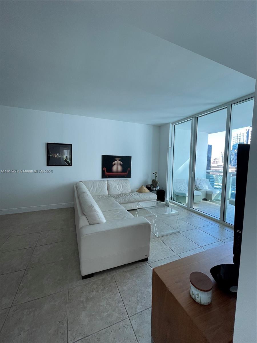 THE PLAZA 901 BRICKELL CO - Residential Lease