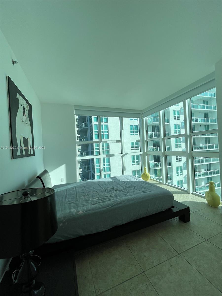 THE PLAZA 901 BRICKELL CO - Residential Lease