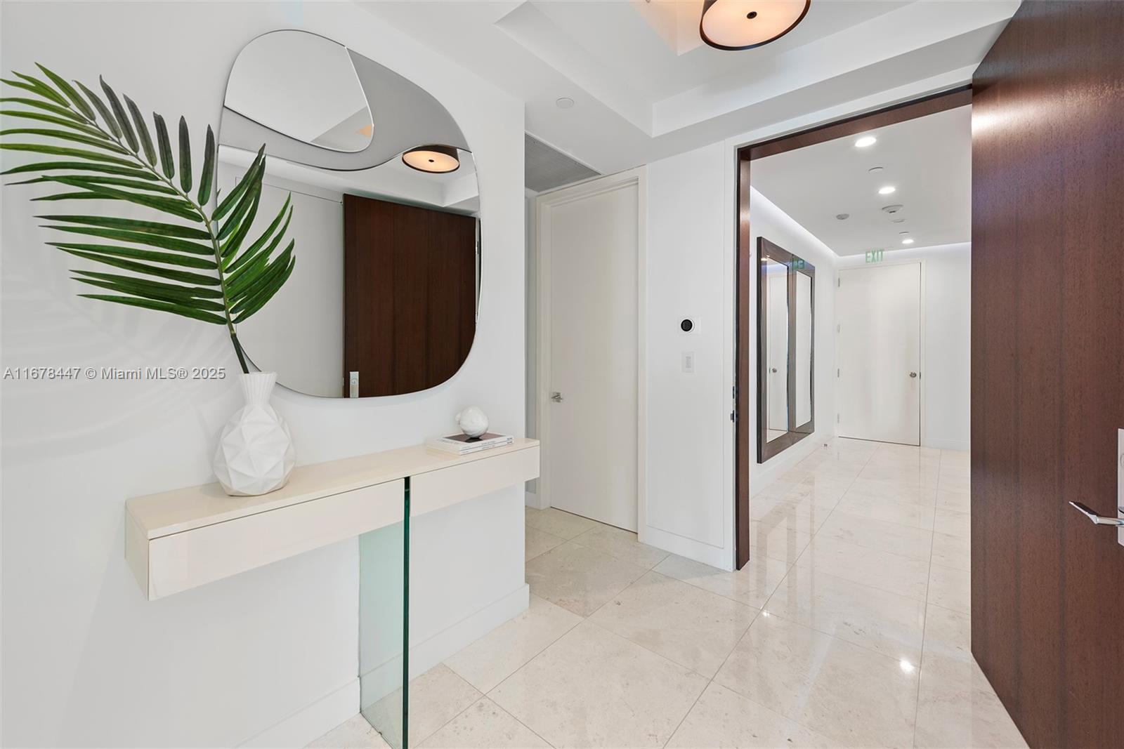 CONTINUUM ON SOUTH BEACH - Residential