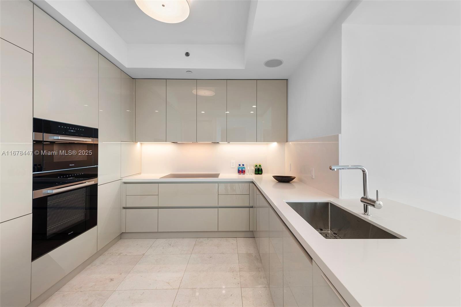 CONTINUUM ON SOUTH BEACH - Residential