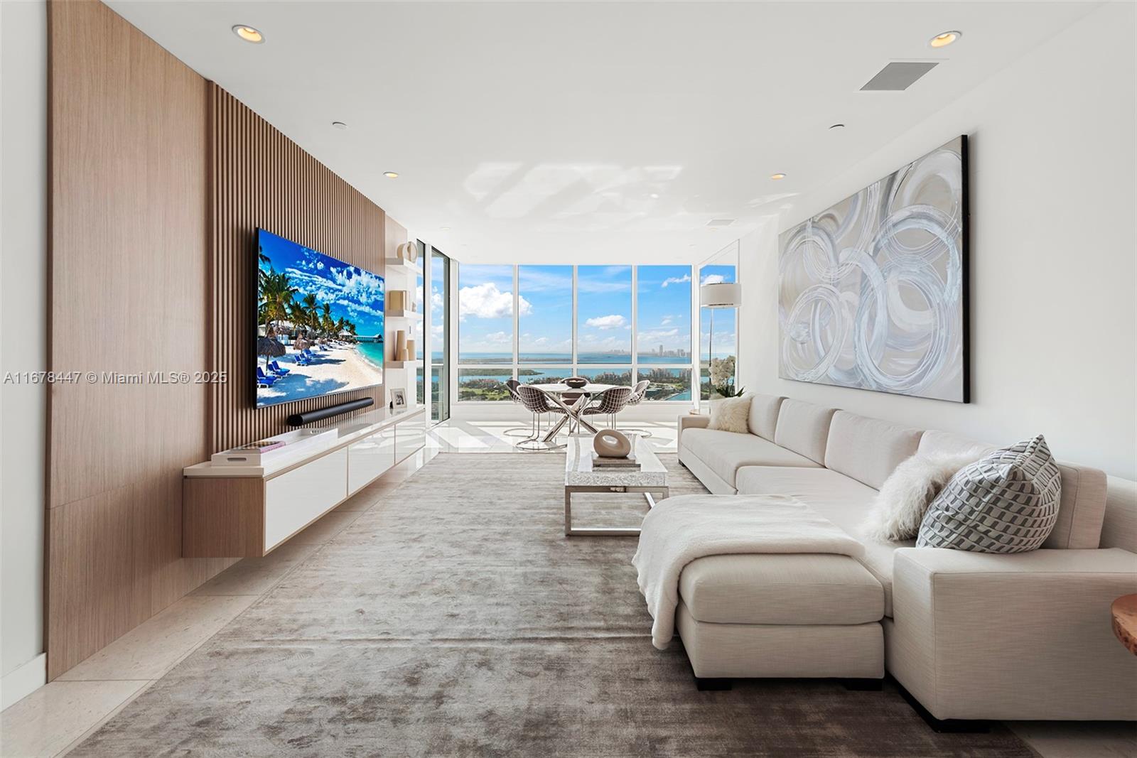 CONTINUUM ON SOUTH BEACH - Residential