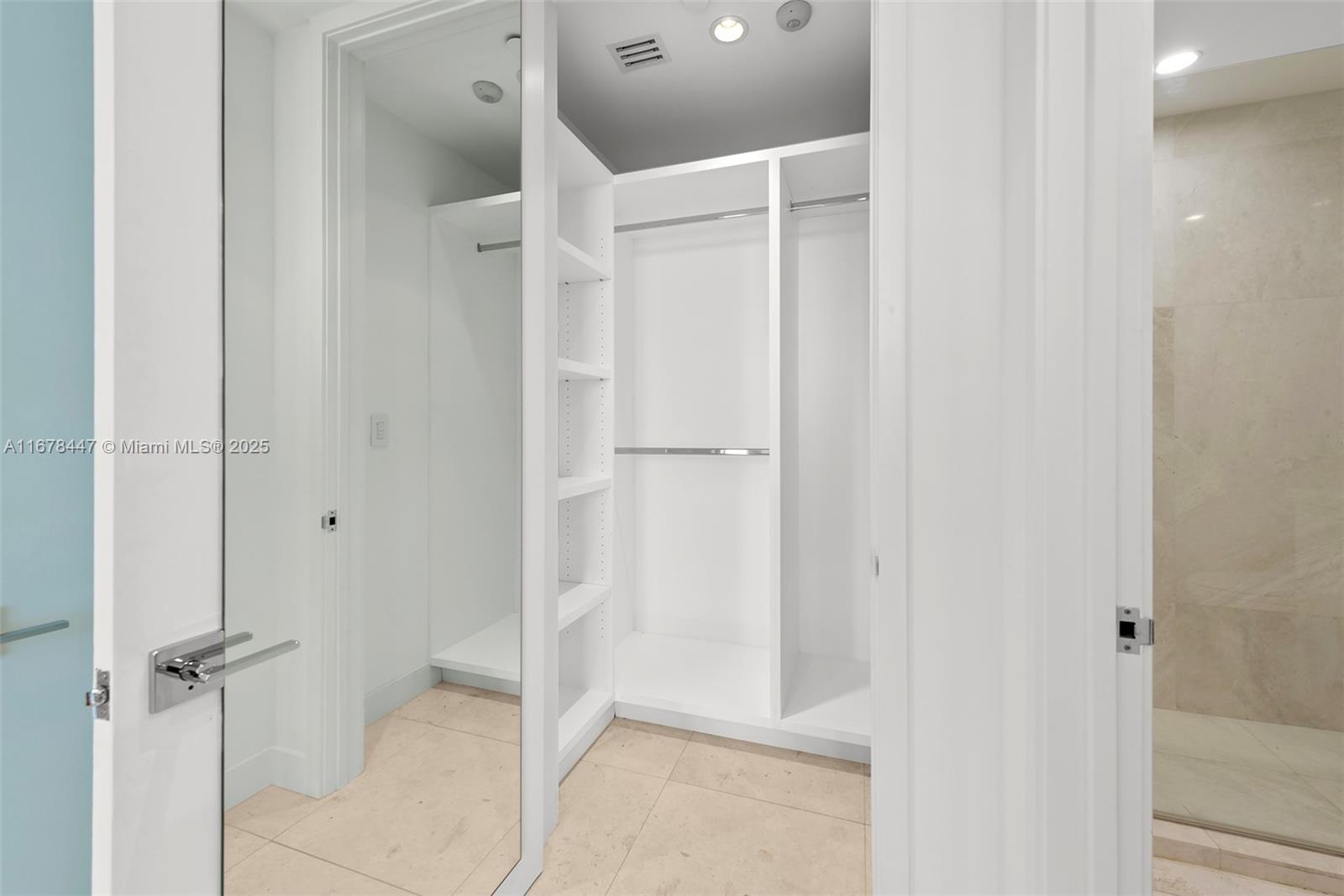 CONTINUUM ON SOUTH BEACH - Residential