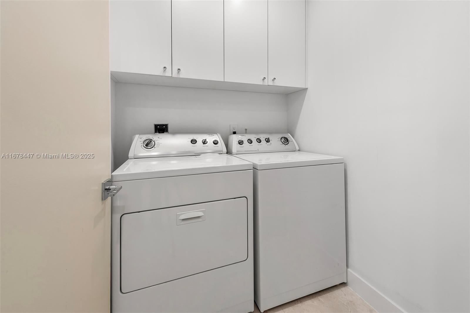 CONTINUUM ON SOUTH BEACH - Residential