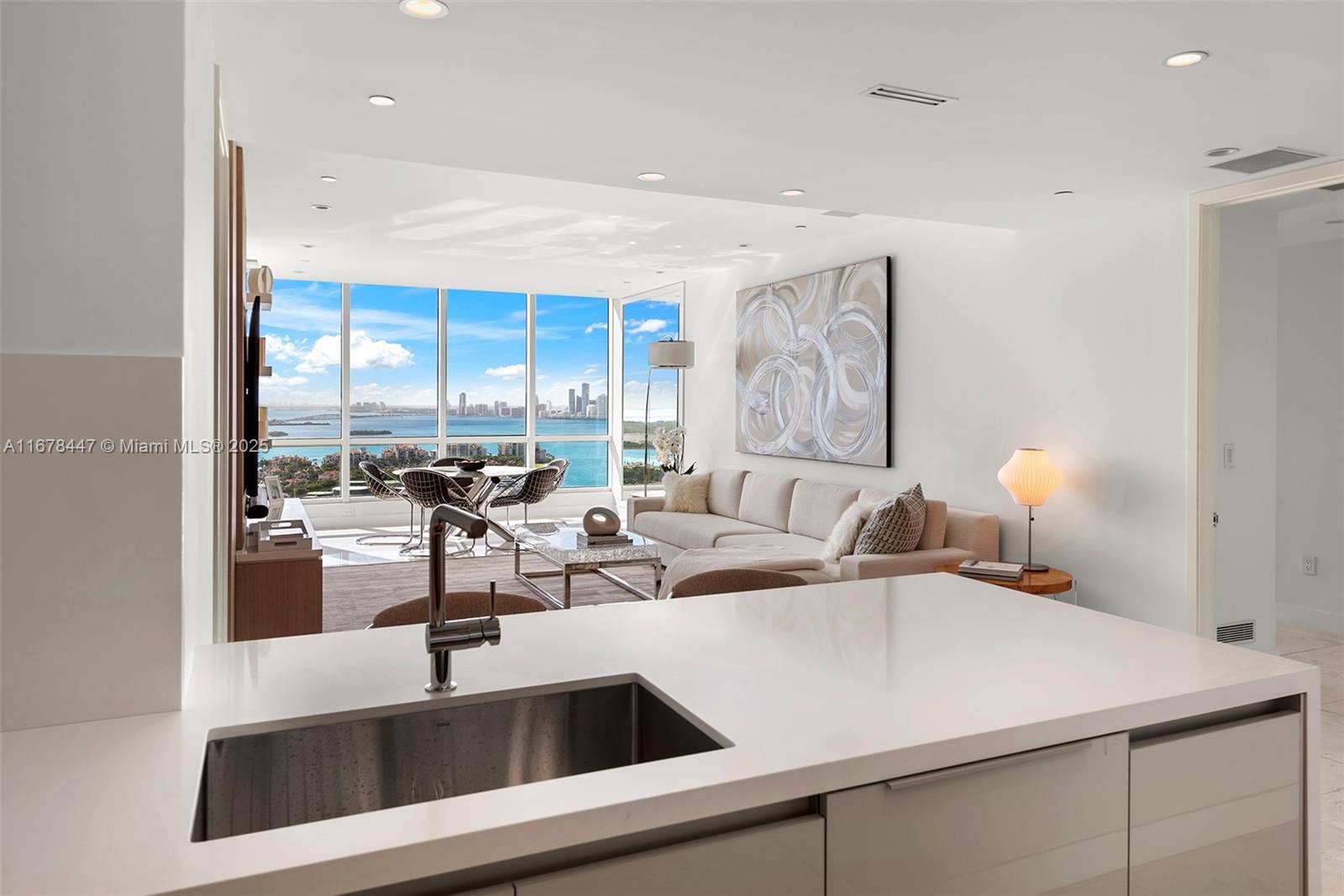 CONTINUUM ON SOUTH BEACH - Residential