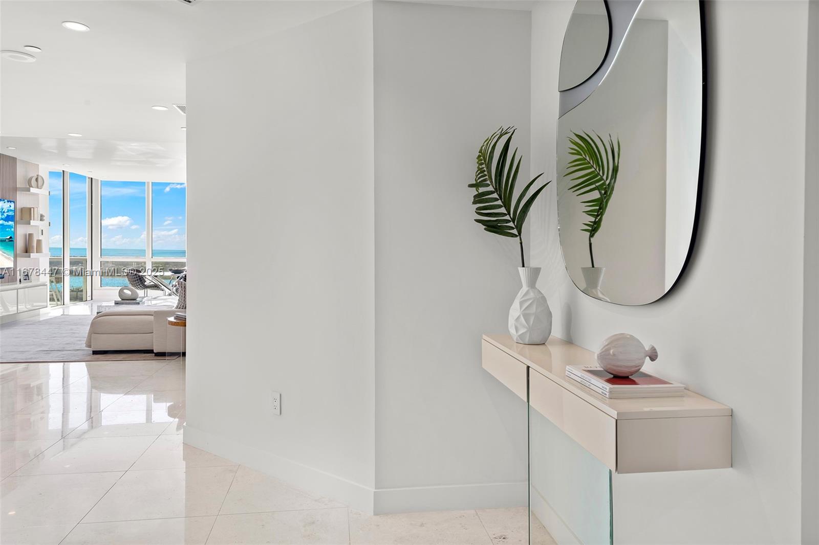 CONTINUUM ON SOUTH BEACH - Residential