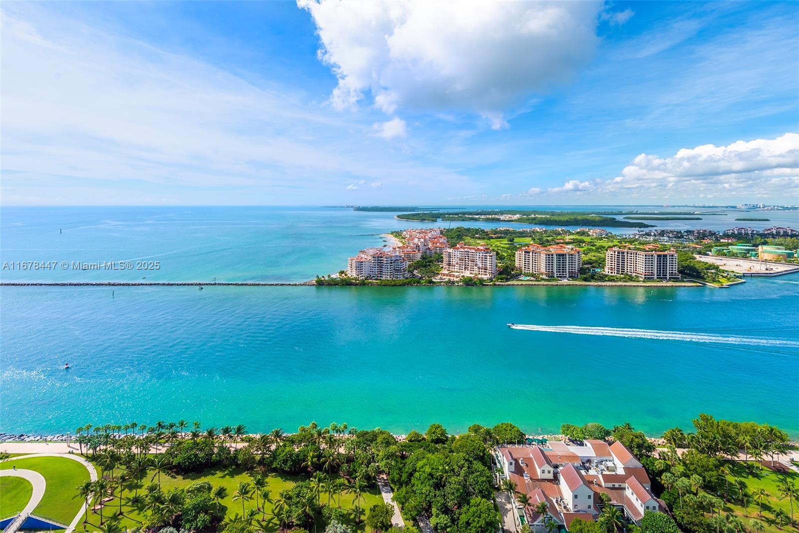 CONTINUUM ON SOUTH BEACH - Residential
