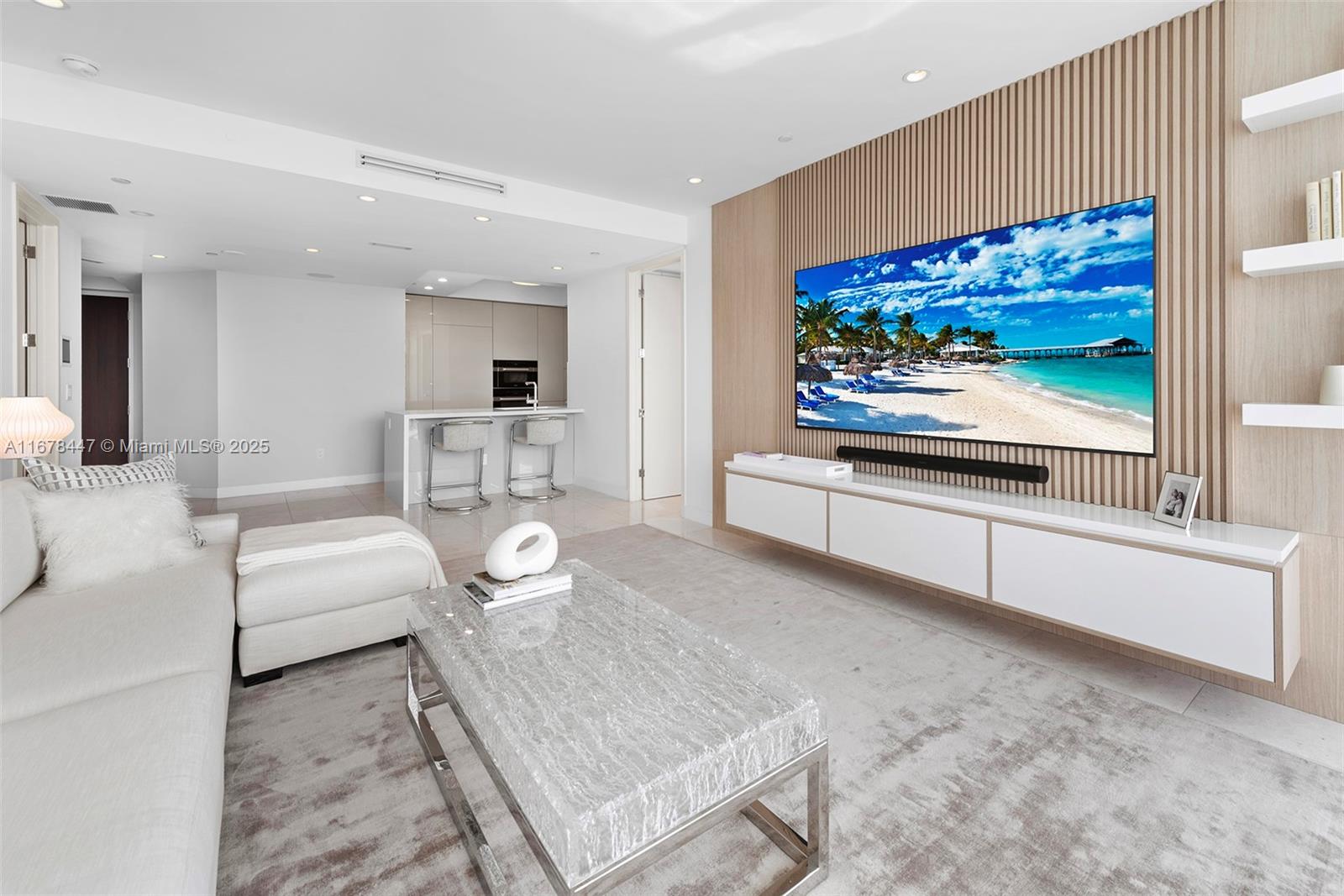 CONTINUUM ON SOUTH BEACH - Residential