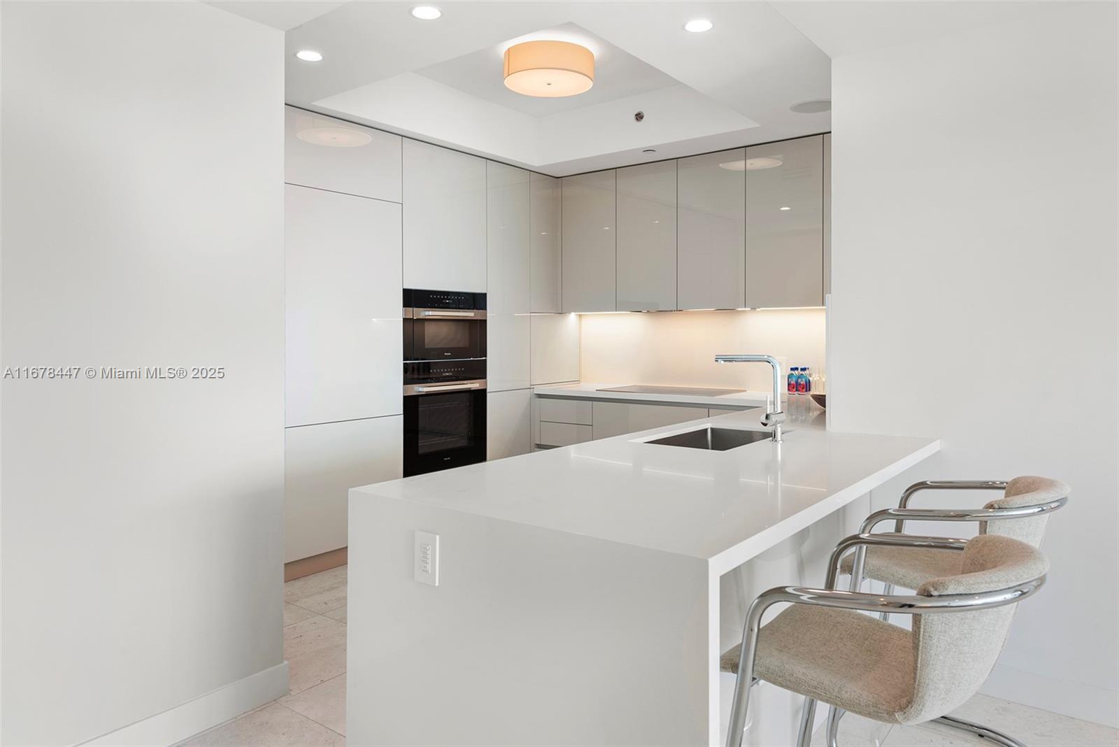CONTINUUM ON SOUTH BEACH - Residential